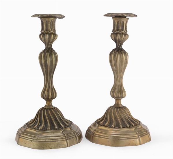 COPPIA DICANDELIERI IN BRONZO DEL SETTECENTO