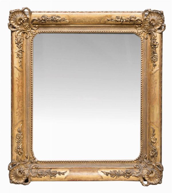 SPECCHIERA IN LEGNO E STUCCHI DORATI