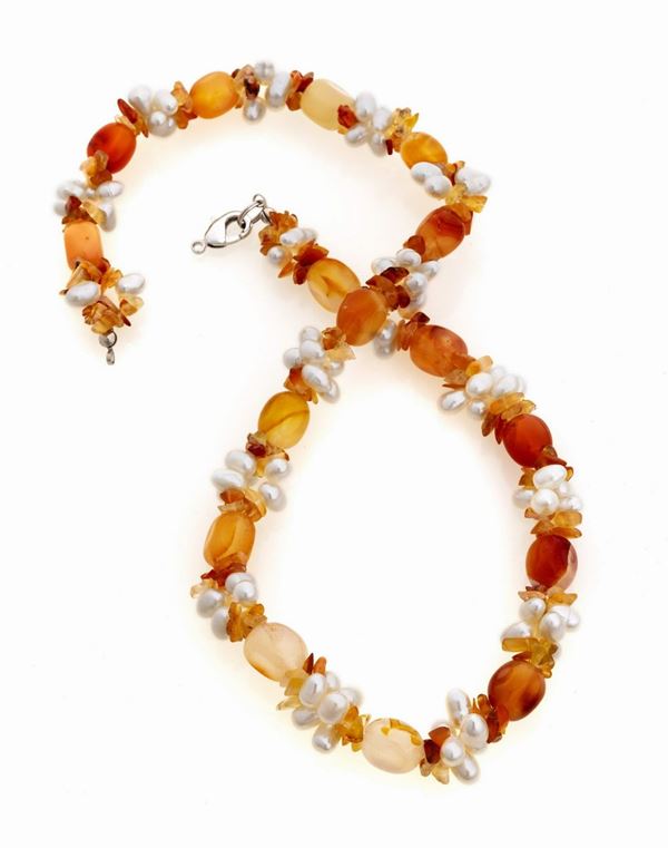 COLLANA CON CORNIOLA E PERLE