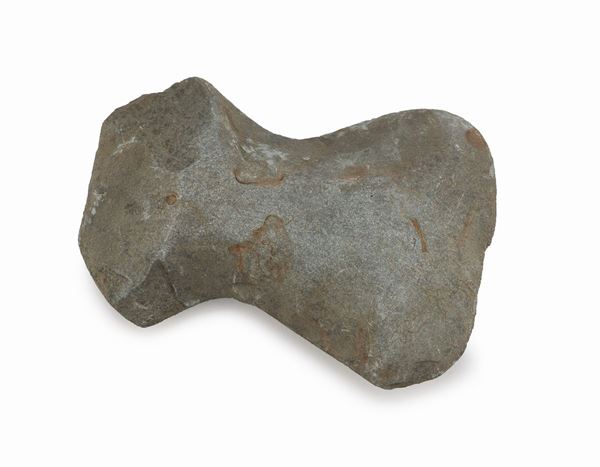 ASCIA IN PIETRA SCHEGGIATA E LEVIGATA