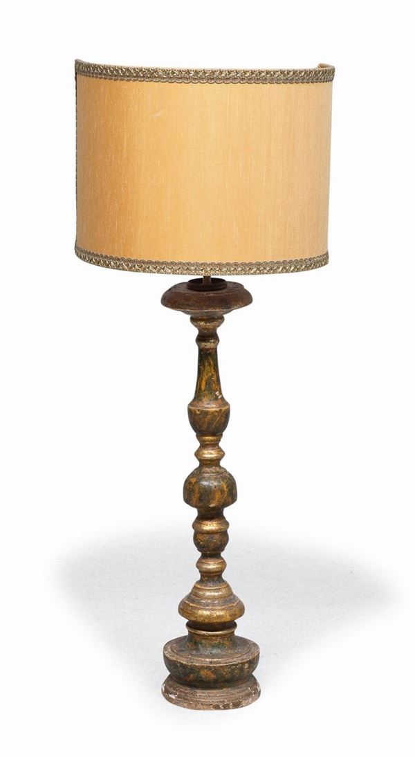 CANDELIERE IN LEGNO LACCATO