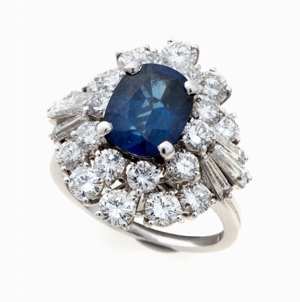 ANELLO CON ZAFFIRO DEL SIAM E DIAMANTI
