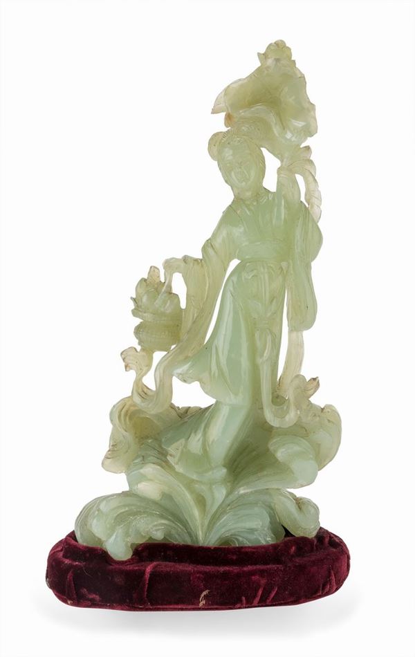 SCULTURA DI HE XIANGU IN SERPENTINO, CINA