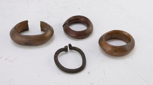 QUATTRO BRACCIALI IN BRONZO CULTURE CENTROAFRICANE