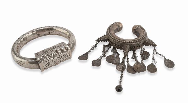 DUE BRACCIALI RIGIDI IN ARGENTO NORD AFRICA