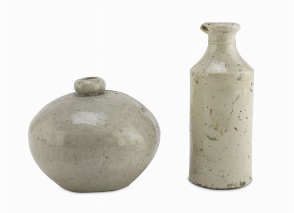 UN FLACONE E GIARA IN CERAMICA CINA