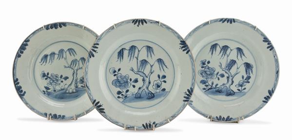 TRE PIATTI CINA FINE XVIII, INIZIO XIX SECOLO