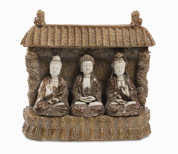 RARO GRUPPO A TEMPIO BUDDHISTA, CINA