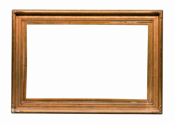 GRANDE CORNICE IN LEGNO E STUCCHI DORATI