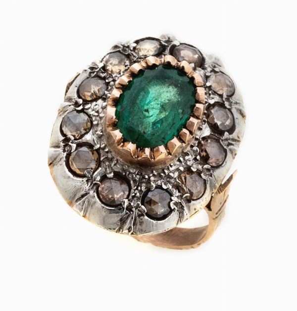 ANELLO CON SMERALDO E DIAMANTI