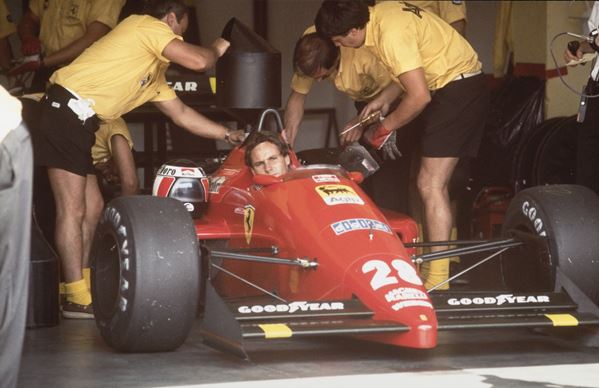 DUE FOTOGRAFIE FERRARI DI GERHARD BERGER