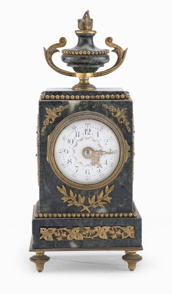 PICCOLO OROLOGIO DA TAVOLO IN MARMO VERDE