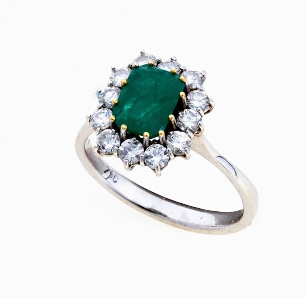 ANELLO CON SMERALDO E BRILLANTI