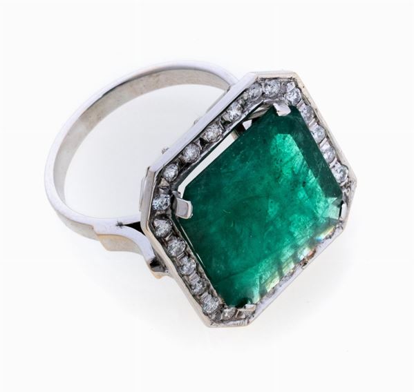 ANELLO CON SMARALDO E BRILLANTI