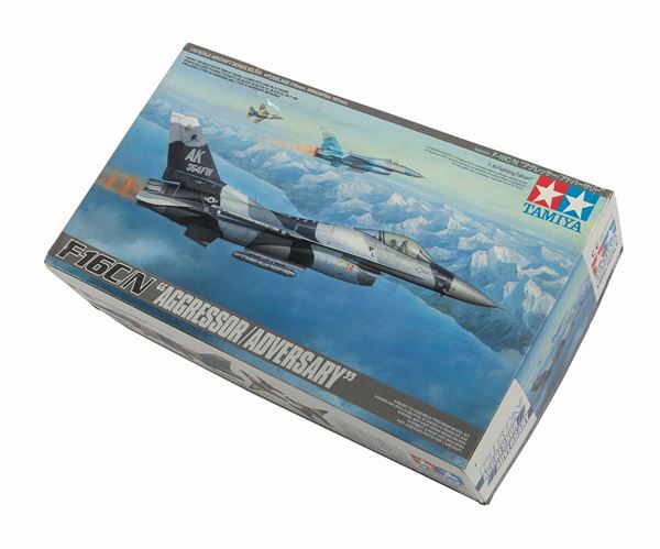 F 16 AGRESSOR TAMIYA