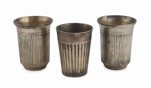 TRE BICCHIERI IN SILVERPLATE,  XX SECOLO
