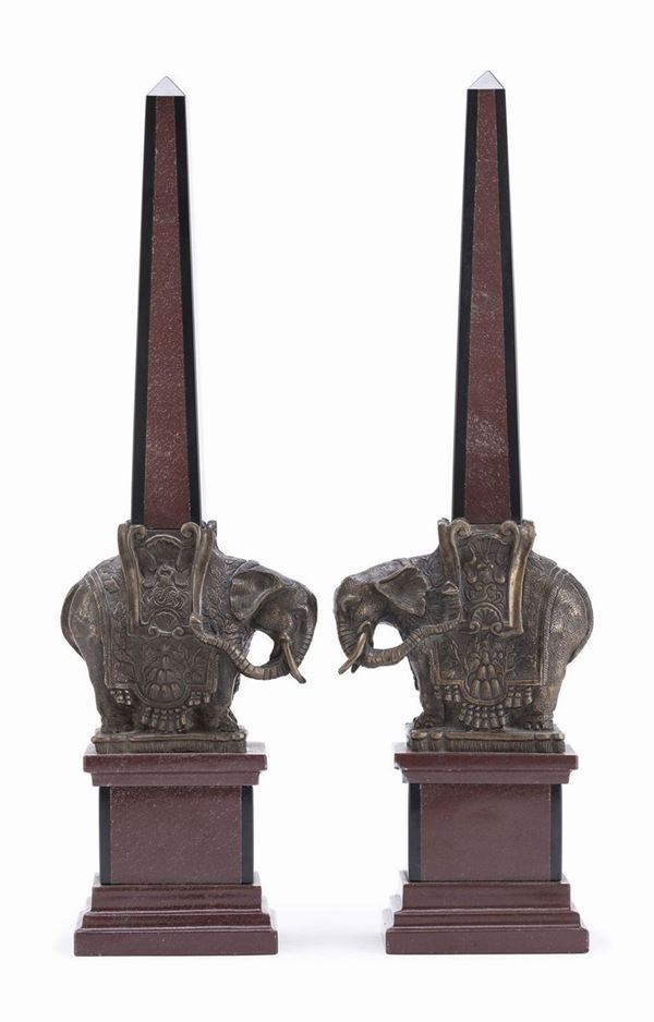 COPPIA DI OBELISCHI IN MARMO ROSSO E BRONZO