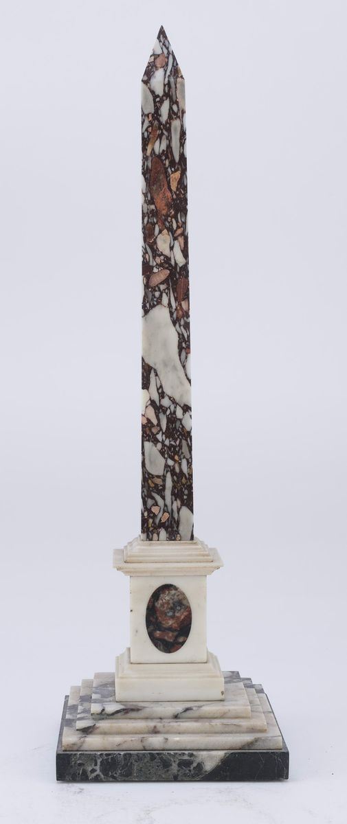 OBELISCO IN MARMI NEOCLASSICO