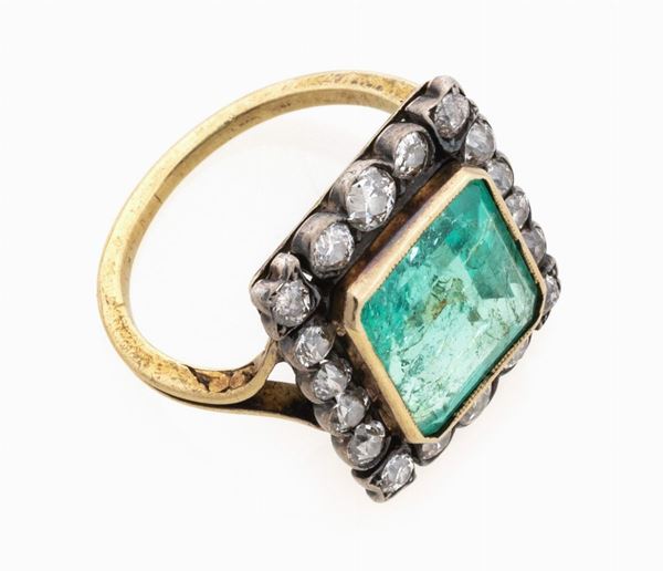 ANELLO IN ORO E ARGENTO CON SMERALDO E BRILLANTI