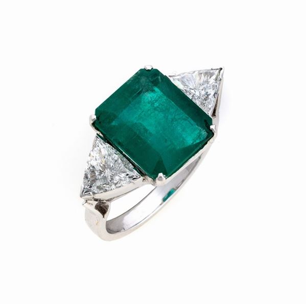 ANELLO CON SMERALDO E BRILLANTI