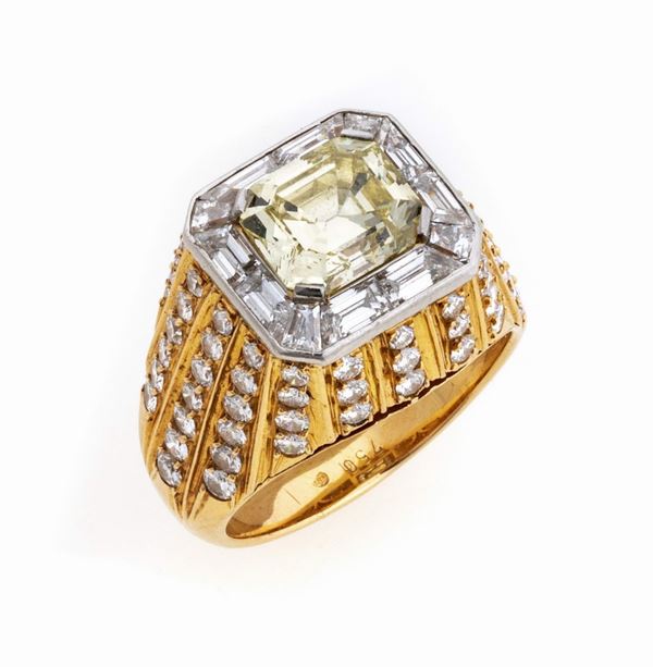 ANELLO CON DIAMANTE NATURALE E DIAMANTI VARI TAGLI