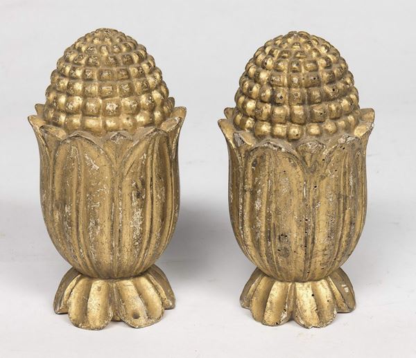COPPIA DI PIGNETTE IN LEGNO DORATO