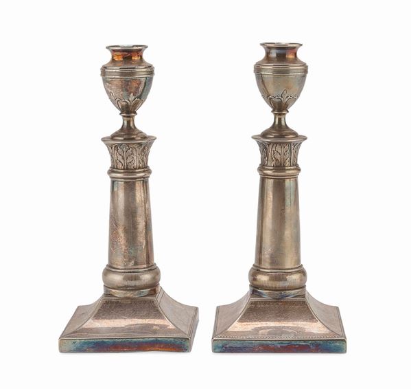 COPPIA DI CANDELIERI IN ARGENTO, FINE XIX SECOLO
