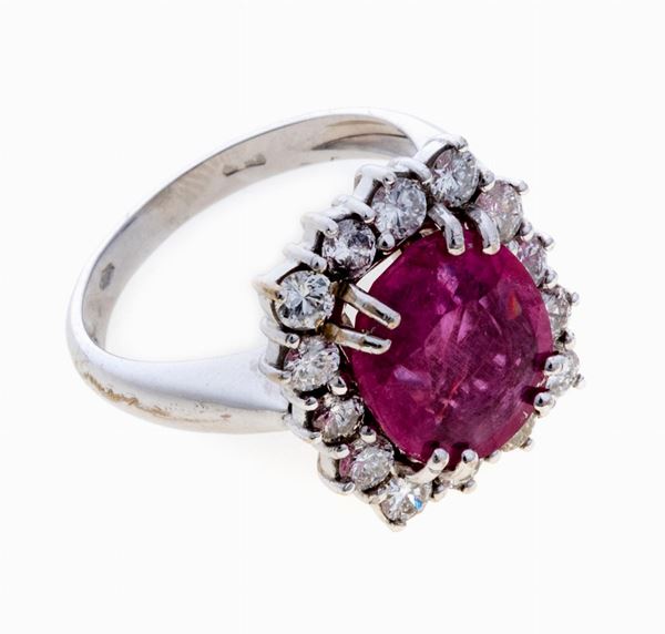 ANELLO CON RUBINO E BRILLANTI