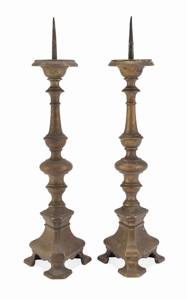 COPPIA DI CANDELIERI IN BRONZO