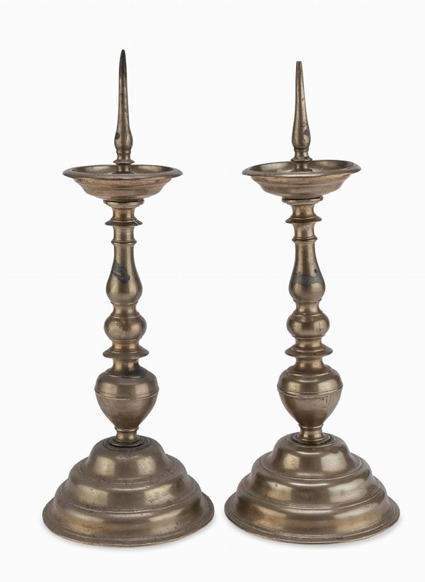 COPPIA DI CANDELIERI IN OTTONE