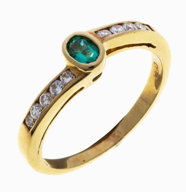 ANELLO CON SMERALDO E BRILLANTI