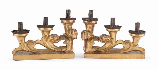 COPPIA DI CANDELABRI IN LEGNO DORATO