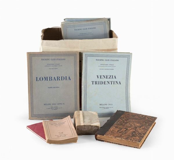 CASSETTA CON LIBRI DEL TOURING CLUB
