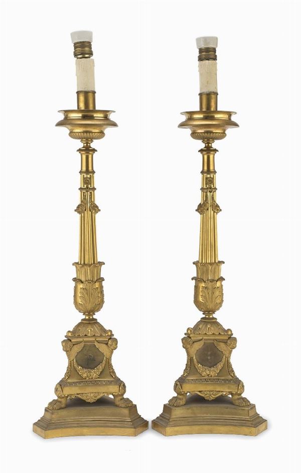 COPPIA DI CANDELIERI IN BRONZO DORATO