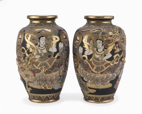 COPPIA DI VASI IN CERAMICA, GIAPPONE FINE XIX, INIZIO XX SECOLO