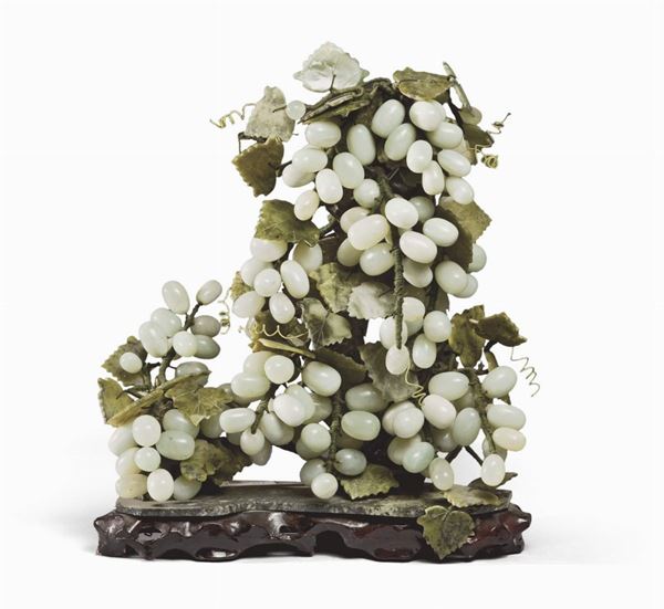 GRAPPOLI D&#39;UVA IN GIADA, CINA