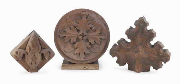 TRE FREGI IN TERRACOTTA