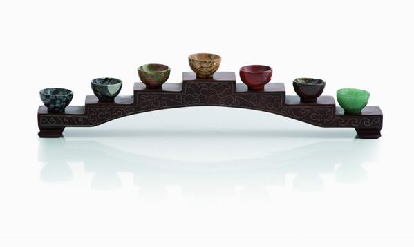 SETTE PICCOLE COPPE IN PIETRA DURA, CINA