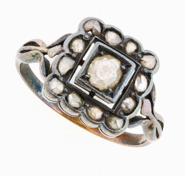 ANELLO CON ROSETTE DI DIAMANTI