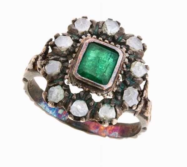 ANELLO CON SMERLADO E DIAMANTI