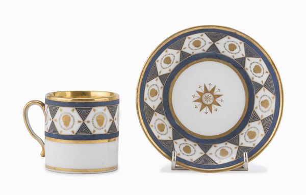 TAZZA CON PIATTINO IN PORCELLANA
