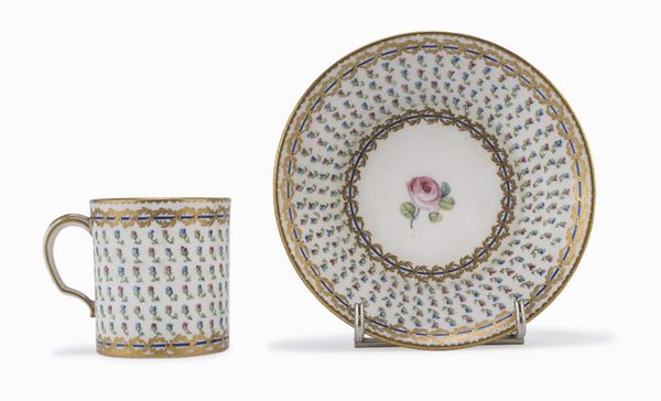 TAZZINA CON PIATTINO IN PORCELLANA, SEVRES II EPOCA REALE