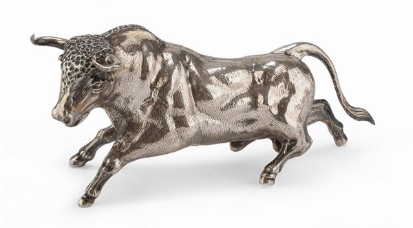 SCULTURA DI TORO IN ARGENTO, PROBABILMENTE SPAGNA