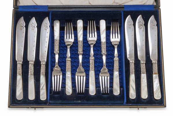 SERVIZIO DI POSATE IN SILVERPLATED, HARRISON FISHER SHEFFIELD