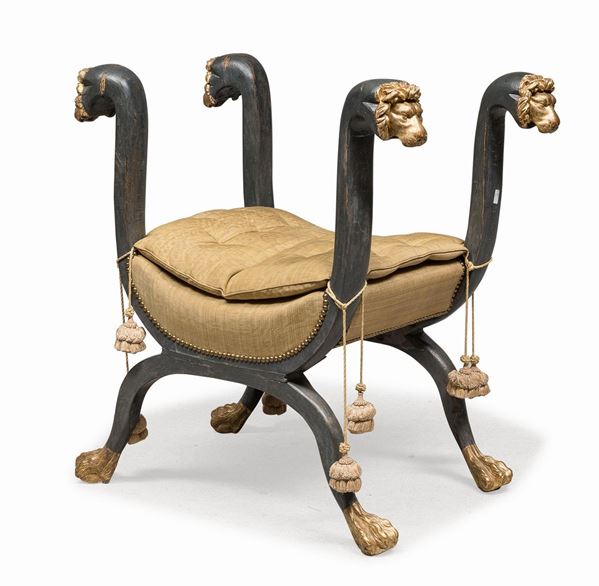 FALDISTORIO IN LEGNO LACCATO