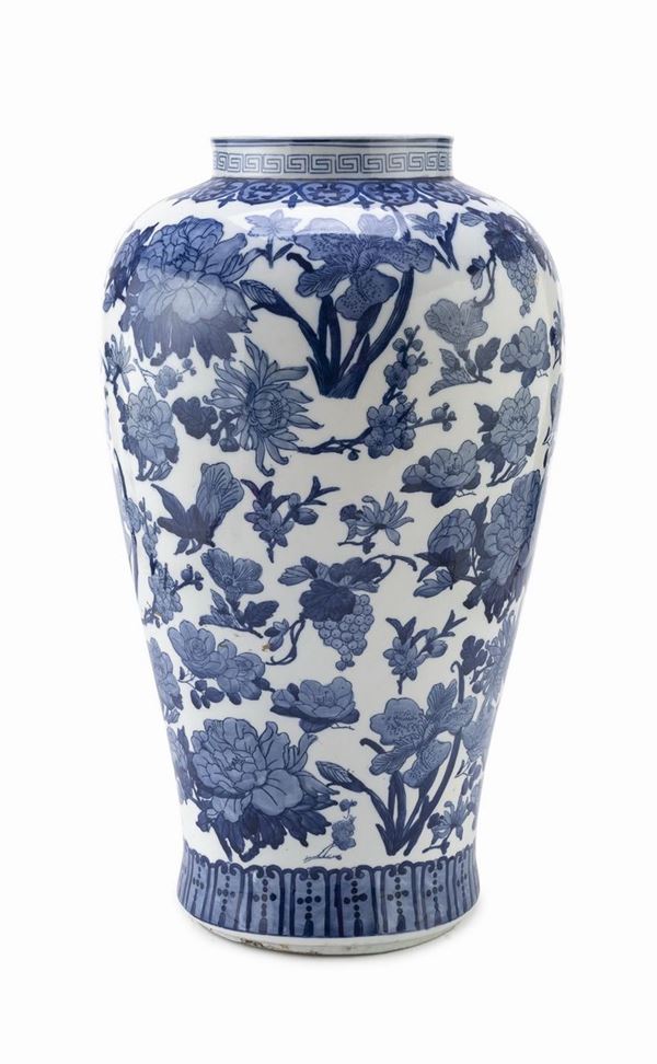 GRANDE VASO IN PORCELLANA BIANCO E BLU, CINA