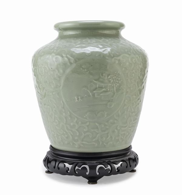 GIARA IN PORCELLANA CELADON, CINA