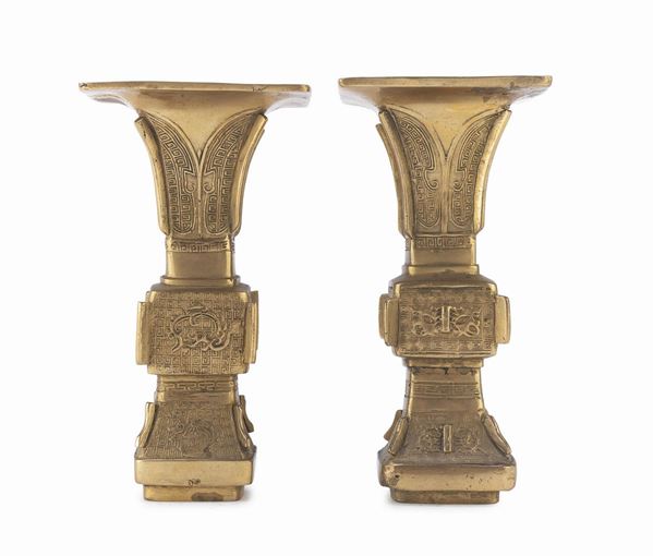 COPPIA DI PICCOLI VASI IN BRONZO, GIAPPONE INIZI XX SECOLO