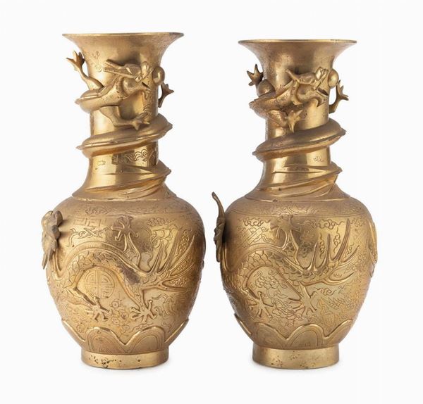 BELLA COPPIA DI VASI IN BRONZO, CINA