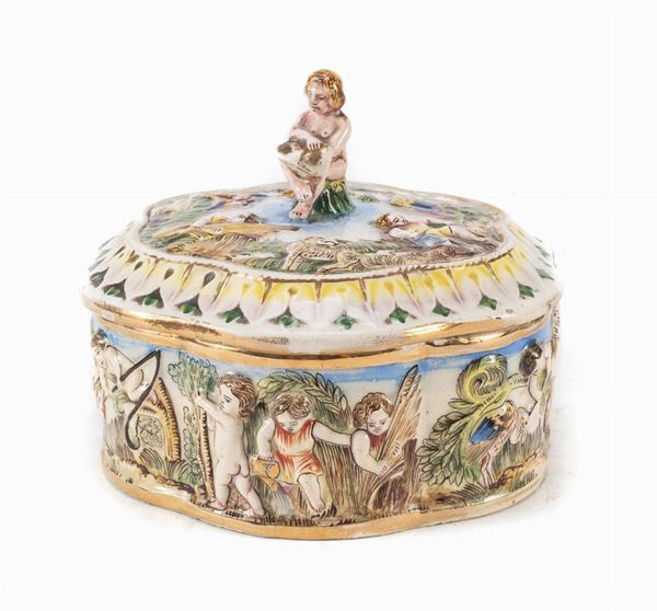 COFANETTO IN CERAMICA, STILE CAPODIMONTE